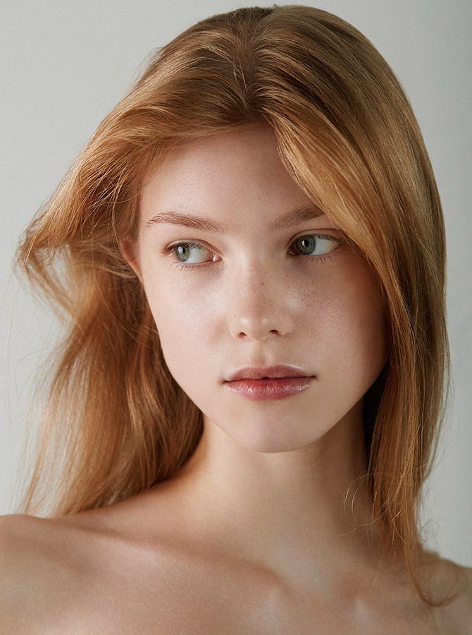 LoniBaur_Malorie_BeautyShoot_Crop-1